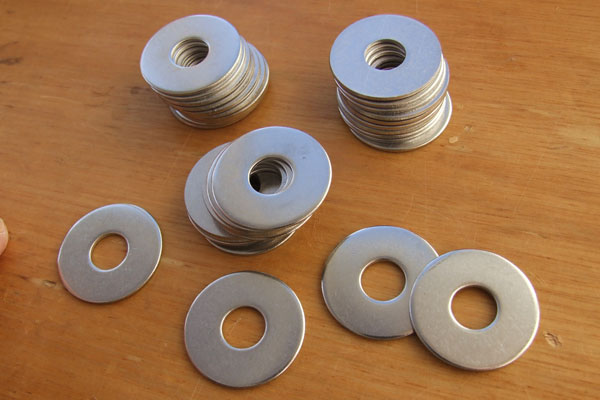 A bundle of 34 washers