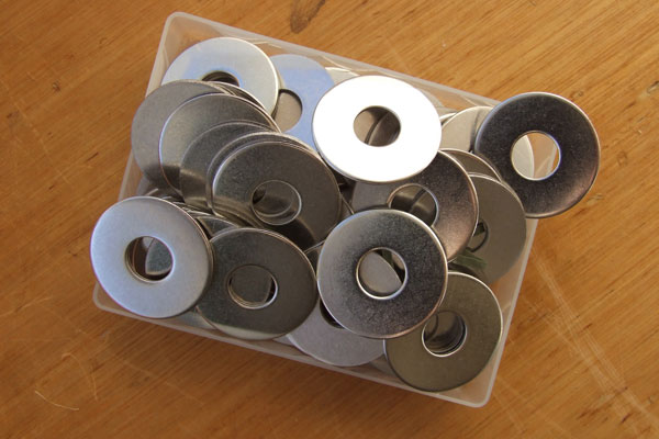 Counting 100 washers into a box