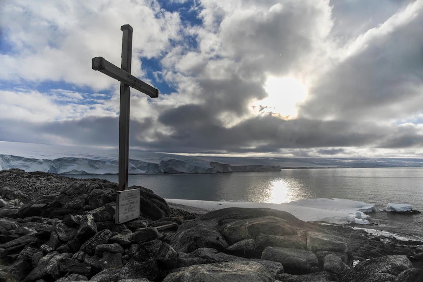 Antarctic Memorial to Ninnisand Mertz