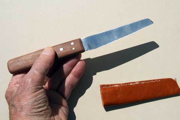  A cobbler's knife 